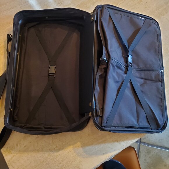 Briefcase Leather Carry On / Garment Bag Carry On luggage - Picture 7 of 16